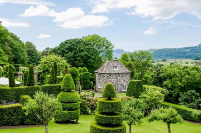 Plas Brondanw, United Kingdom